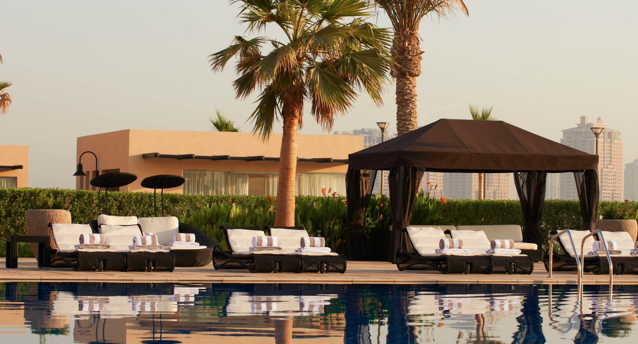 St regis red sea. St Regis Катар. The St. Regis Doha 5. St Regis Doha. Доха частные пляжи.